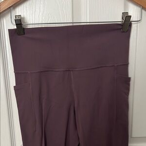 Women's High-Waisted Cropped Pants in Purple